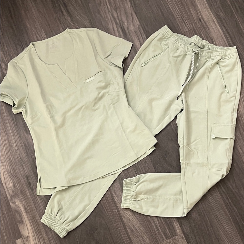 Jaanuu Light Green Scrub Set